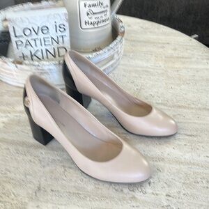 Tommy Hilfiger beige black tone pumps gold accents stack heel Leather Upper SZ 9